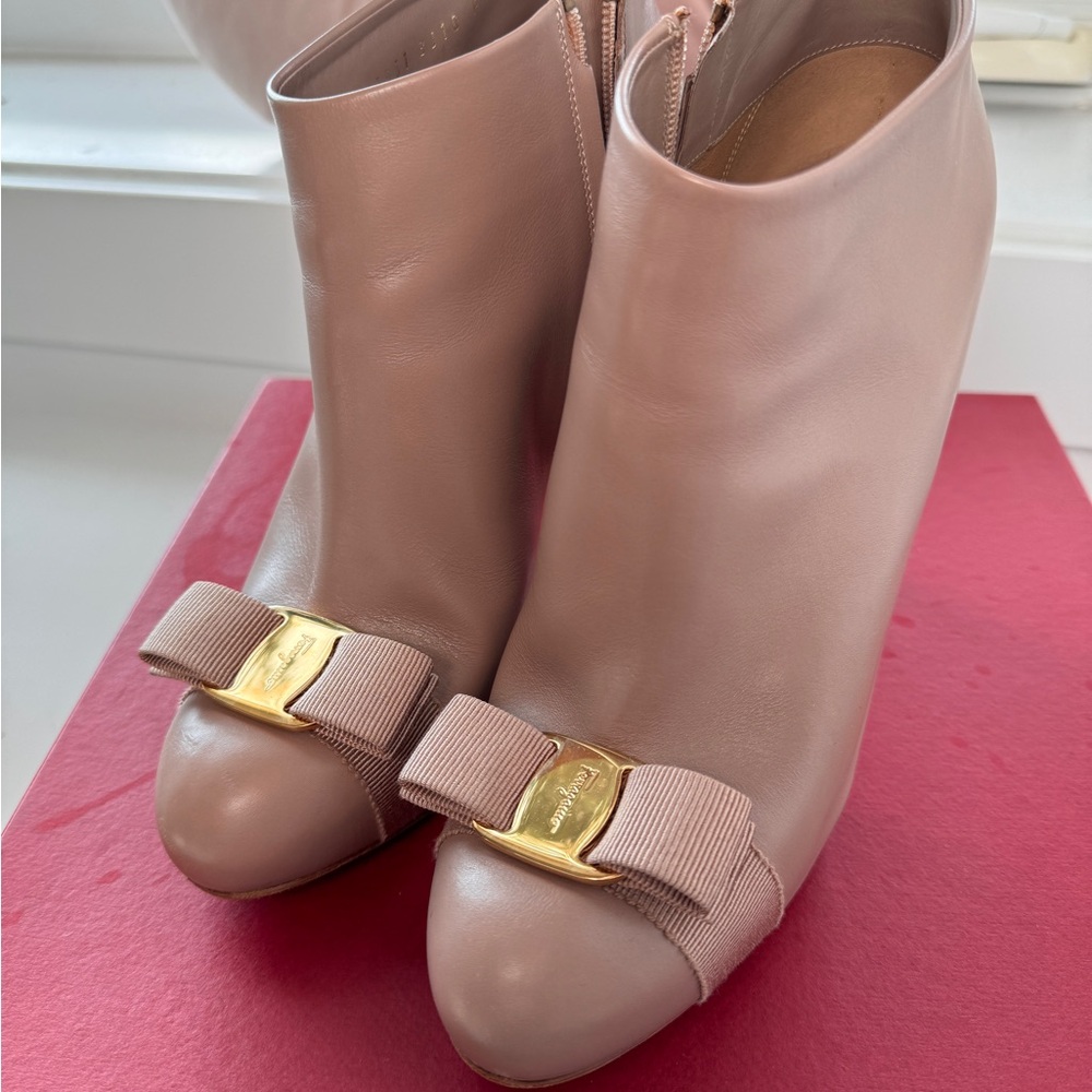 Ferragamo Mauve Booties in Mauve
